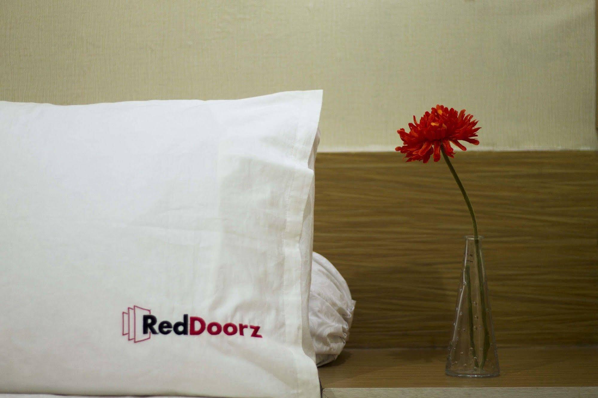 Reddoorz Plus @ Natuna Bandung Exterior foto